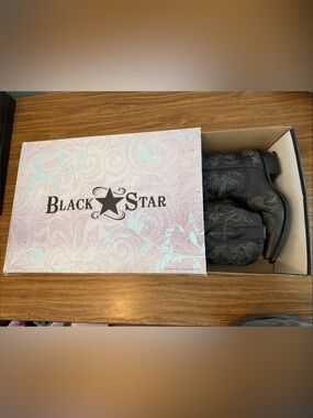 Black Star Women's Black Western Boots